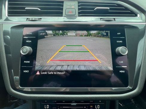 Certified 2022 Volkswagen Tiguan SE R-Line AWD/4WD image 17