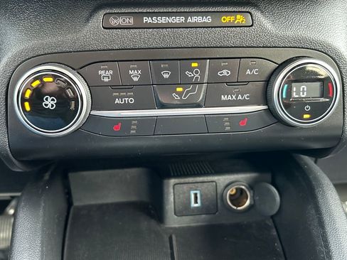 Used 2020 Ford Escape SE image 14