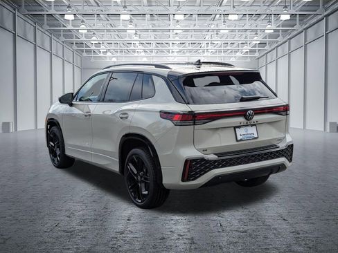 New 2026 Volkswagen Tiguan SE R-Line image 3