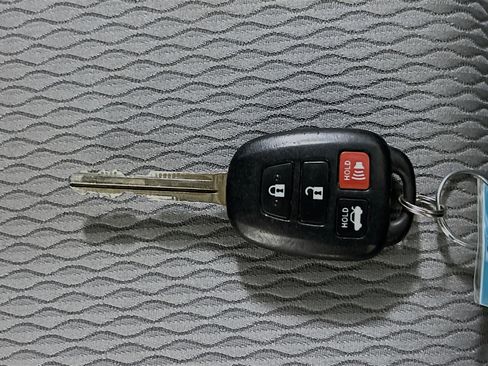 Used 2017 Toyota Corolla LE image 33