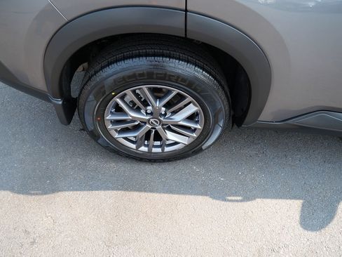 Used 2023 Nissan Rogue S AWD/4WD image 32