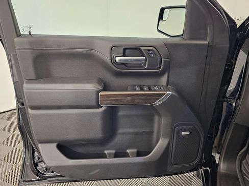 Used 2021 Chevrolet Silverado 1500 LT Trail Boss w/ Convenience Package II AWD/4WD image 2