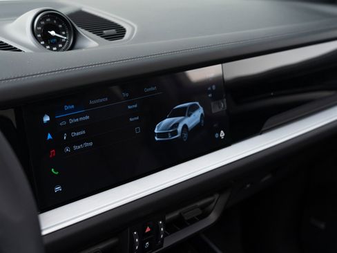New 2025 Porsche Cayenne image 25