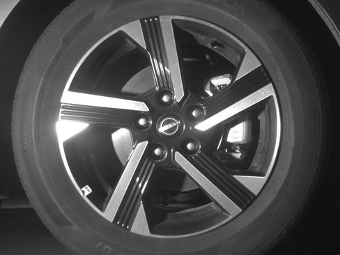 Used 2025 Nissan Sentra SV FWD image 13