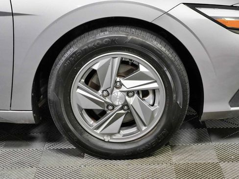 Used 2025 Hyundai Elantra SE FWD image 35