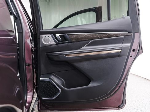 Used 2026 Buick Enclave Avenir w/ LPO, Floor Liner Package AWD/4WD image 32