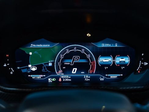Used 2024 Lamborghini Urus Performante AWD/4WD image 16