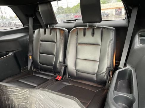 Used 2019 Ford Explorer XLT w/ Equipment Group 202A FWD image 28