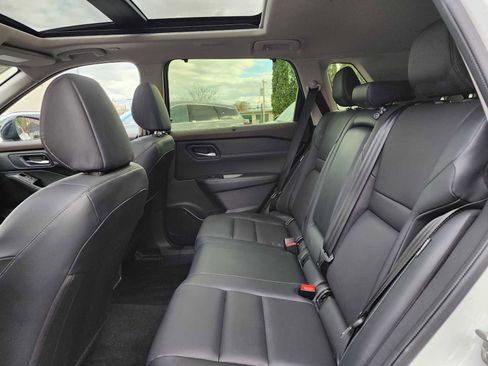 Used 2023 Nissan Rogue SV w/ SV Premium B Package image 7