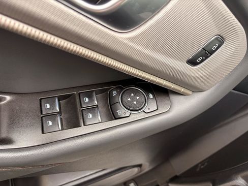 Used 2025 Ford Explorer Active AWD/4WD image 12