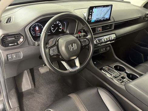 Used 2023 Honda Pilot Touring image 4