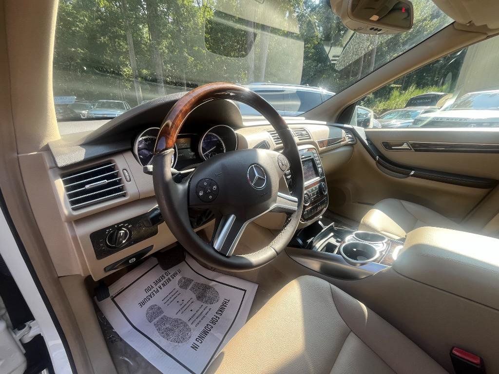Used 2011 Mercedes-Benz R 350 4MATIC image 19