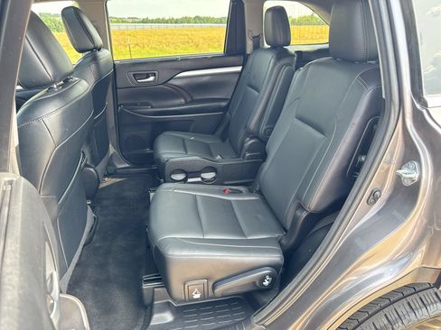 Used 2017 Toyota Highlander XLE FWD image 23