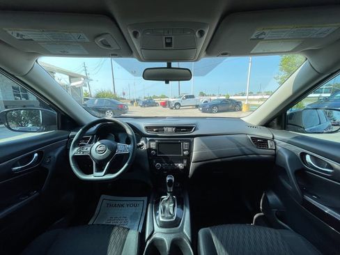 Used 2018 Nissan Rogue SV w/ Sun & Sound Touring Package AWD/4WD image 28
