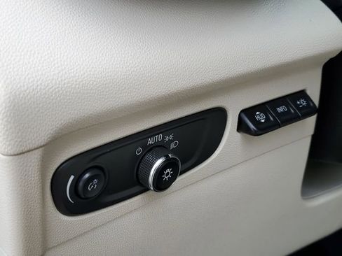 Used 2022 Buick Envision Essence w/ Technology Package I image 4