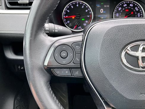 Used 2020 Toyota RAV4 XLE Premium FWD image 24