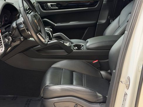 Used 2023 Porsche Cayenne AWD/4WD image 21