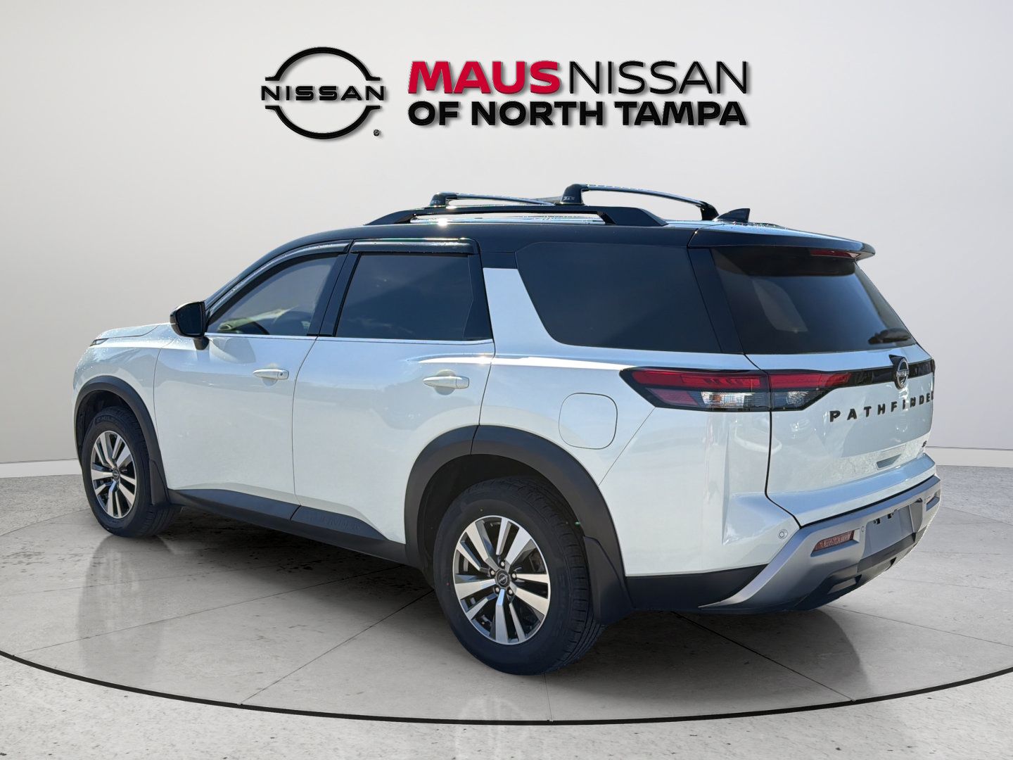 Used 2023 Nissan Pathfinder SL w/ Black Appearance Package FWD image 8