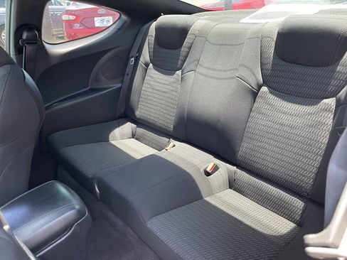 Used 2013 Hyundai Genesis 3.8 RWD image 10