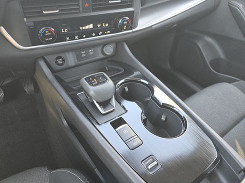 Used 2025 Nissan Rogue SV FWD image 24