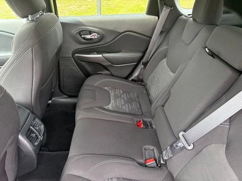Used 2022 Jeep Cherokee Latitude AWD/4WD image 33