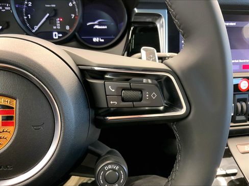 Used 2026 Porsche Macan AWD/4WD image 15
