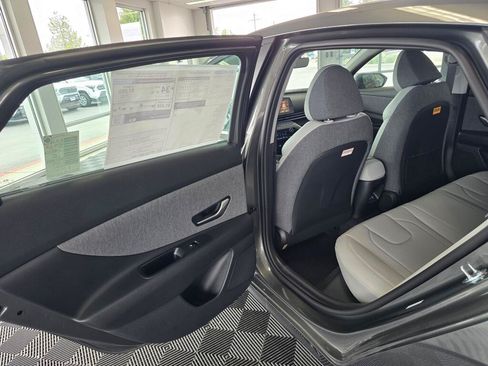 New 2026 Hyundai Elantra Limited FWD image 32