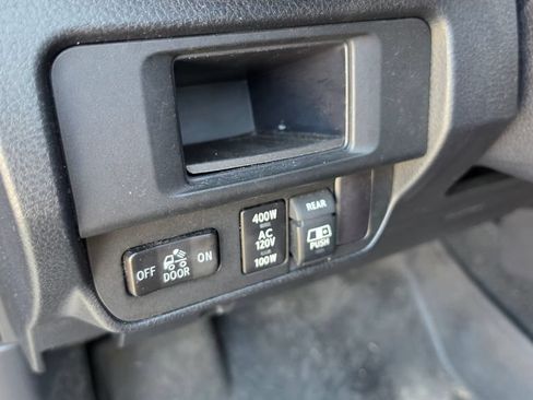 Used 2017 Toyota Tacoma TRD Sport w/ Premium & Technology Package RWD image 12