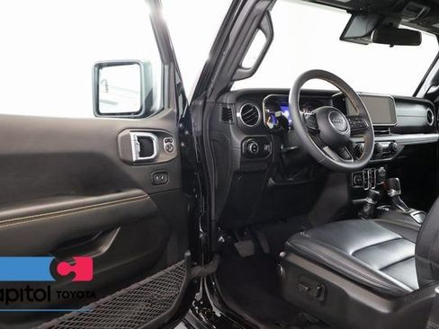 Used 2024 Jeep Gladiator Sport w/ Premium Package AWD/4WD image 8