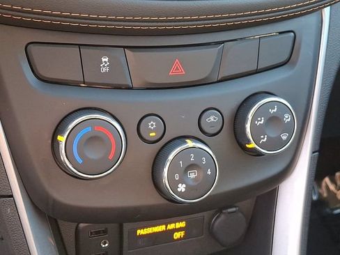 Used 2022 Chevrolet Trax LT w/ Driver Confidence Package AWD/4WD image 26