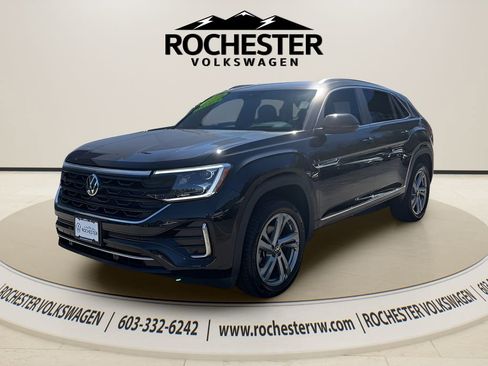 Used 2024 Volkswagen Atlas Cross Sport SEL R-Line AWD/4WD image 2