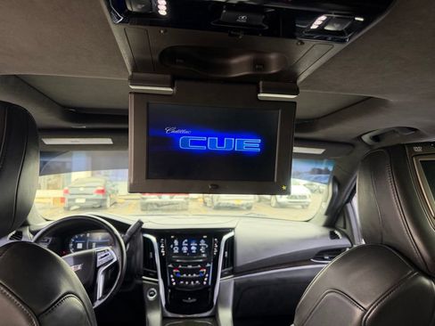 Used 2018 Cadillac Escalade ESV Platinum AWD/4WD image 23