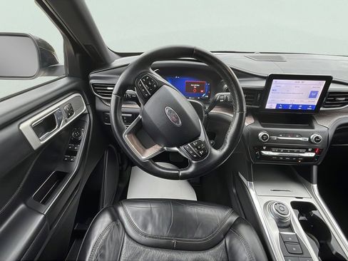 Used 2020 Ford Explorer Platinum image 11