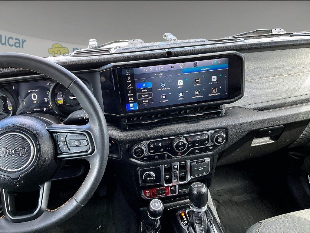Used 2024 Jeep Wrangler Unlimited AWD/4WD image 18