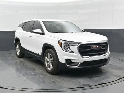 Used 2024 GMC Terrain SLE image 1