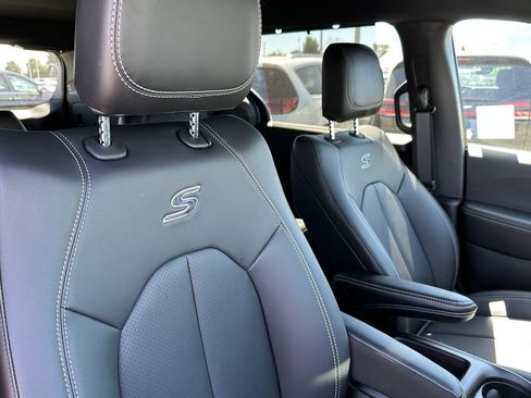 New 2026 Chrysler Pacifica Select image 15