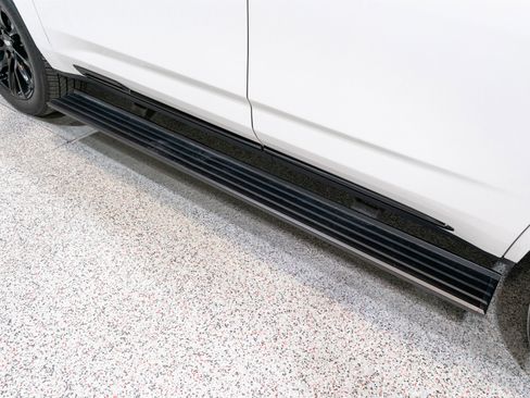 Used 2023 Cadillac Escalade Sport Platinum w/ LPO, ONYX Package image 11