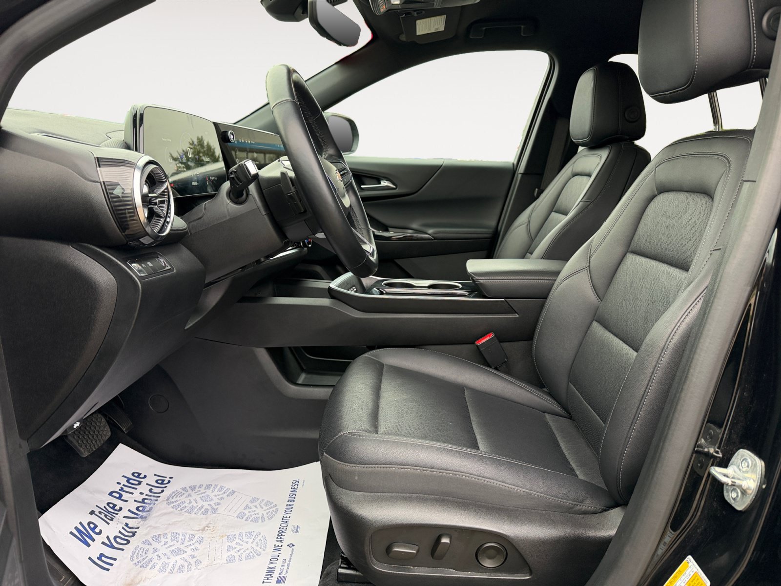 Used 2025 Chevrolet Equinox LT w/ Convenience Package II FWD image 9