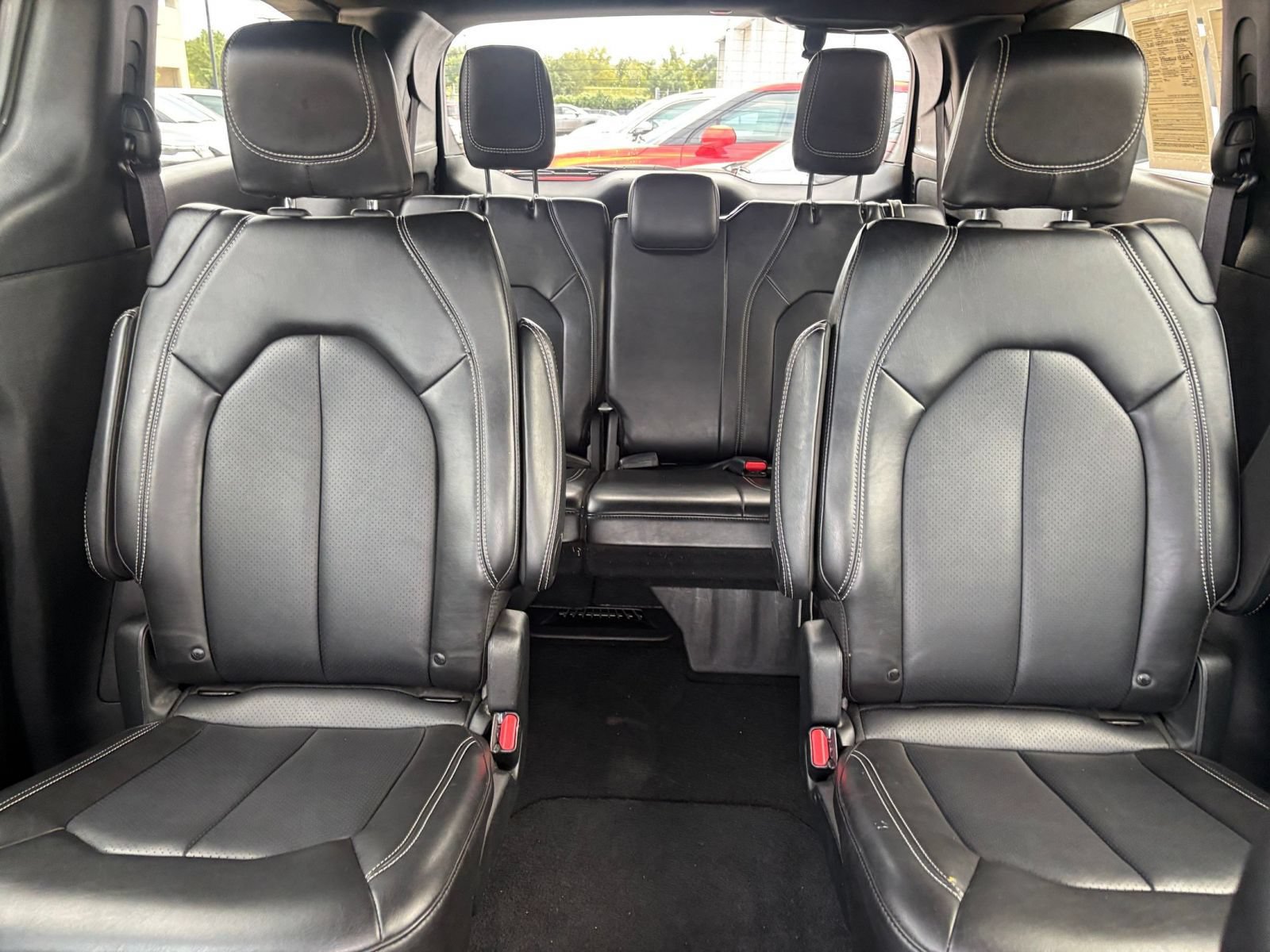 Used 2025 Chrysler Pacifica Select FWD image 40