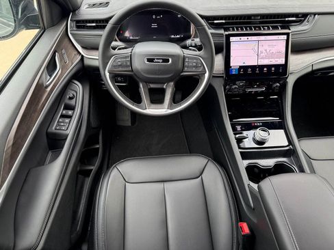 New 2025 Jeep Grand Cherokee Limited image 13