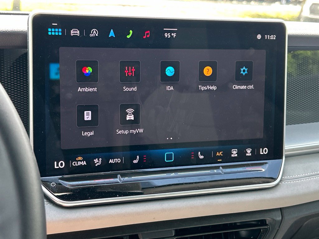 Certified 2025 Volkswagen Tiguan SE w/ Panoramic Sunroof Package AWD/4WD image 35