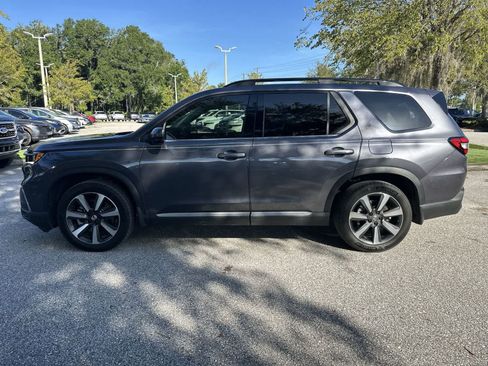 Used 2023 Honda Pilot Touring image 3