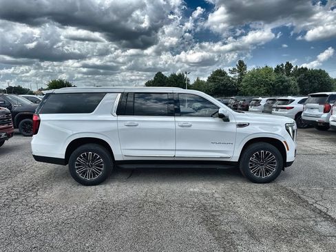 New 2026 GMC Yukon XL Elevation w/ Elevation Premium Package RWD image 10