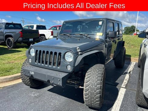 Used 2018 Jeep Wrangler Unlimited Sport w/ Connectivity Group AWD/4WD image 13