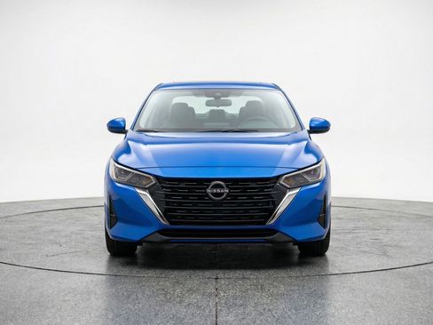 Used 2025 Nissan Sentra SV FWD image 2