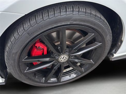 Used 2021 Volkswagen GTI SE FWD image 28