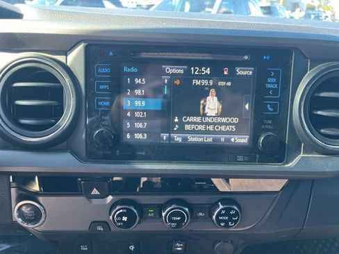 Used 2017 Toyota Tacoma TRD Sport image 17