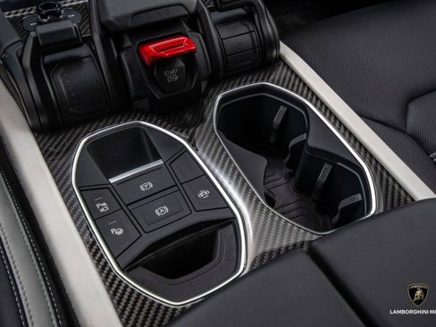 Used 2025 Lamborghini Urus SE image 43