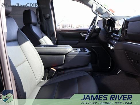 Used 2025 GMC Sierra 1500 SLT image 9