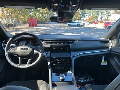 New 2025 Jeep Grand Cherokee L Altitude image 24